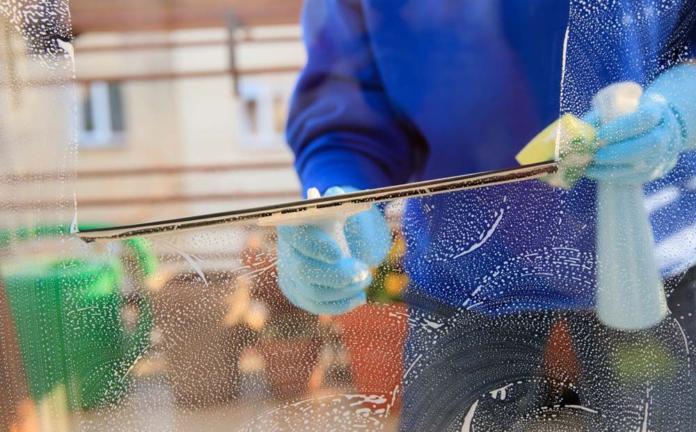 Nettoyage de vitre par un prestataire de services à domicile